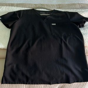 Figs 1 pocket scrub top black